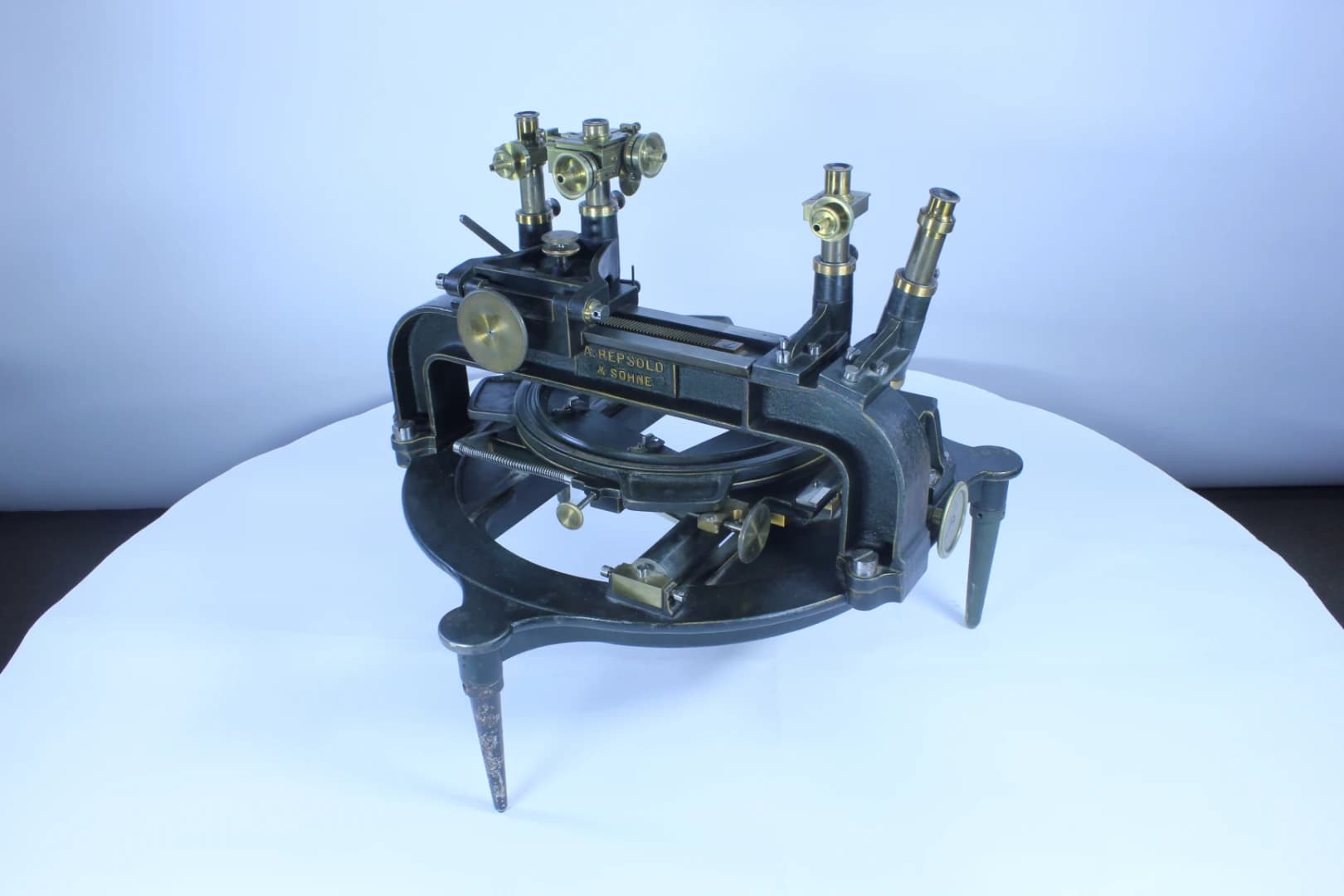 Измерительная аппарат Репсольда для фотопластинок (Repsold Plate Measuring Apparatus / Repsold Ausmeßapparat)